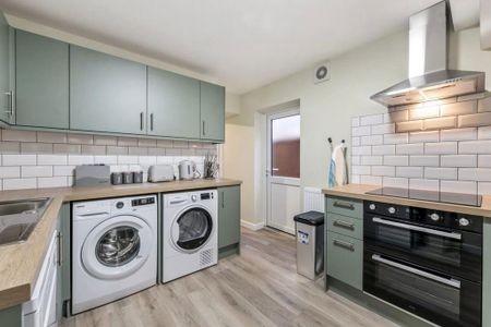 1 bedroom in a house share to rent - Photo 5