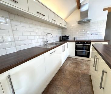 The Granary, Holmes Chapel - Photo 1