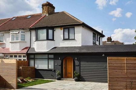 Leyburn Road, Edmonton, N18 - Photo 2