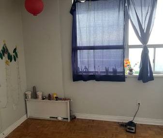 Room mate needed in downtown Toronto(Wellesley st) - Photo 1