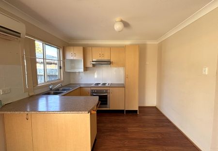 Spacious Unit Close to Local Amenities - Photo 3