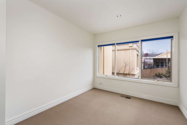 Beautifully presented townhouse has so much to offer - Photo 1