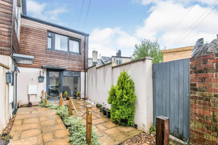 2 bedroom property to rent - Photo 3