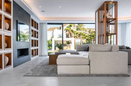 6 bedroom luxury Villa for rent in Nueva Andalucia, Spain - Photo 3