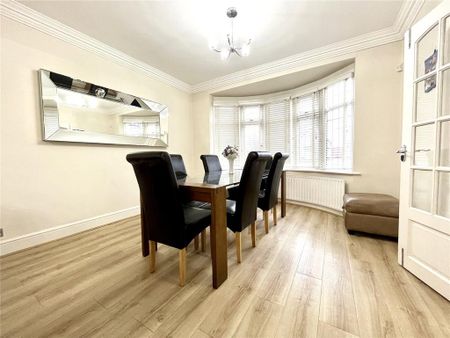 4 bedroom semi-detached house to rent - Photo 2