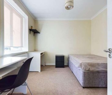 Staplefield Drive, Brighton, BN2 - Photo 4