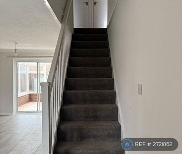 3 bedroom semi-detached house to rent - Photo 2