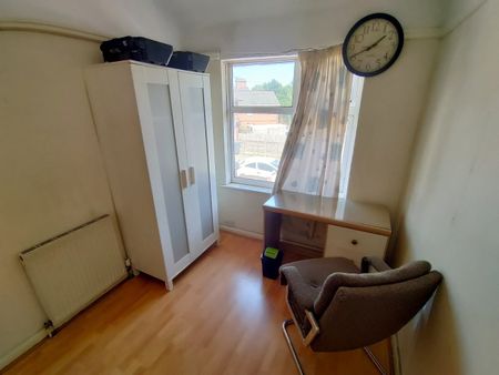 3 Bed Terraced House, Walmer Grove, B23 - Photo 2
