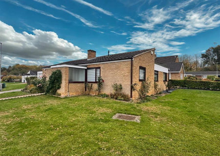 2 bedroom detached bungalow to rent - Photo 3