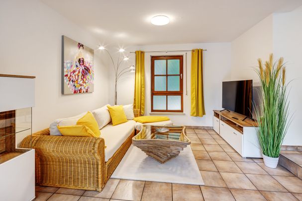 Furnished ground floor apartment with beautiful terrace - Photo 1