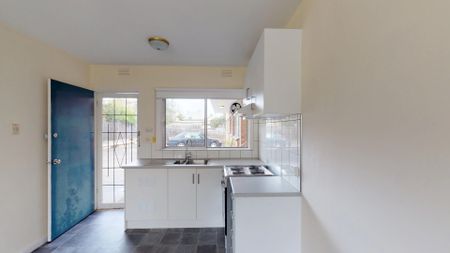 Conveniently Located Apartment! - Photo 5