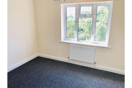 4 bedroom detached house to rent - Photo 2