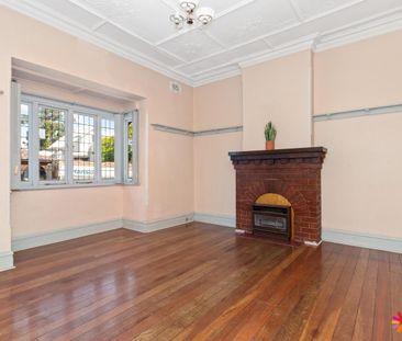 A CLASSIC HOME IN FANTASTIC LOCATION - Photo 4