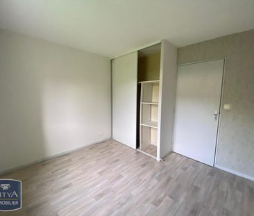 Location Appartement 2 pièces 50m² SABLE SUR SARTHE 72300 - Photo 2