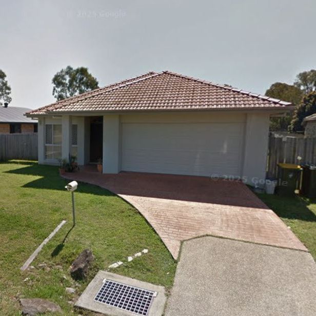 COMING SOON - Spacious Family Home in Prime Location $800/week - Photo 2