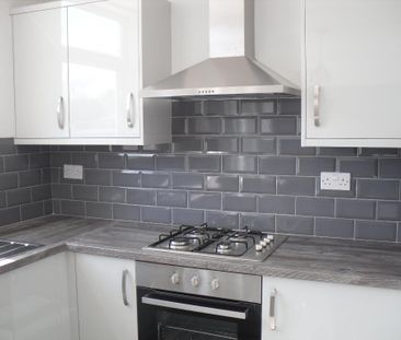 4 bedroom semi-detached house to rent - Photo 6