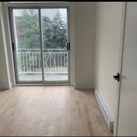 Apartement à louer / Apartment for Rent (top floor) - Photo 3