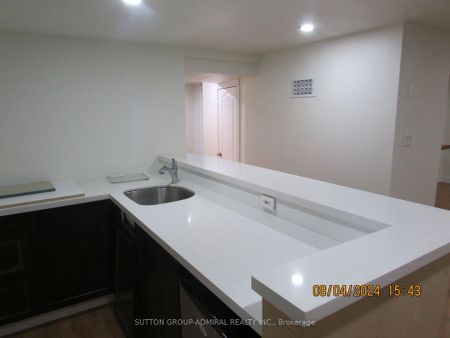 Detached Home For Lease | N9237422 - Photo 5