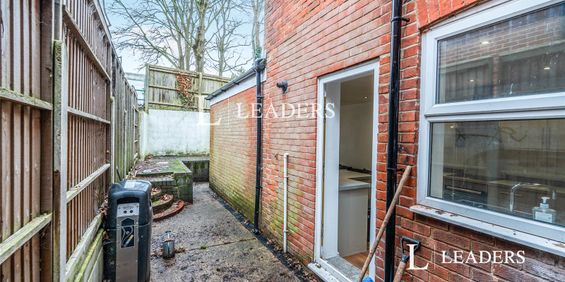 house to rent Sandhurst Road, Southampton, Hampshire, SO15 - Photo 3