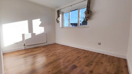 3 bedroom detached house to rent - Photo 3