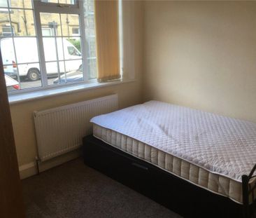 3 bedroom end of terrace house to rent - Photo 2