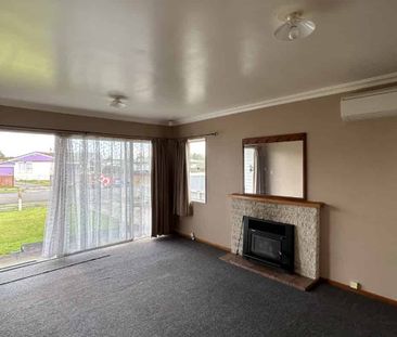 LEVIN - 3 BEDROOM - Photo 4