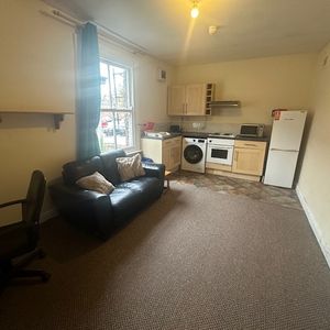 Flat 5, 3, Stanley Terrace, Preston - Photo 3