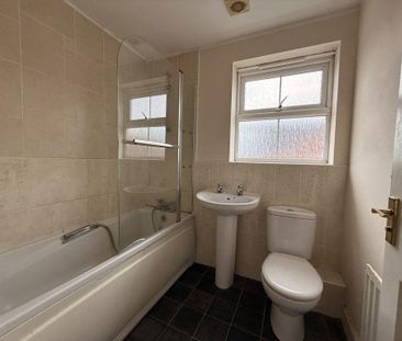 4 bedroom semi-detached house to rent - Photo 5