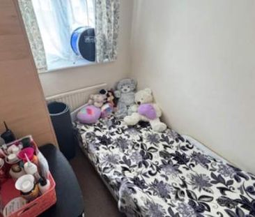 3 bedroom property to rent in Ilford - Photo 6