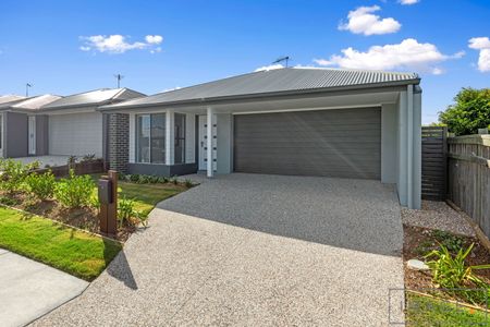 FAMILY HOME WAITING FOR YOU TO MOVE IN! - Photo 5