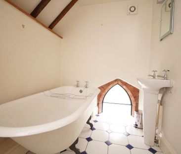 3 bedroom flat to rent - Photo 6