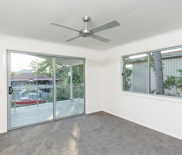 BEAUTIFUL HOUSE TO IMPRESS! - Photo 4