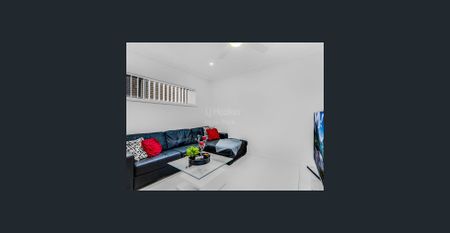 STUNNING FAMILY HOME WITH TWO MASTER SUITES - Photo 3