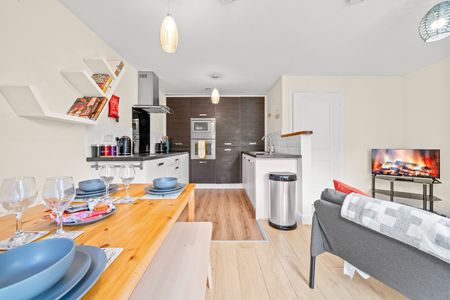 5 Bed Terraced House, Wider Mead, BS16 - Photo 3