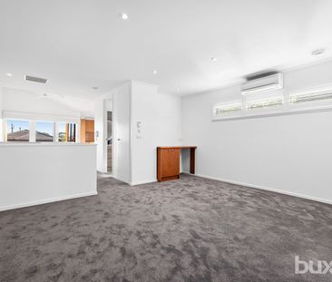 Spacious Townhouse with Scenic Views - Photo 2