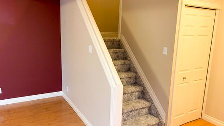 2 Bed + Den Condo For Rent In Westmount - Photo 3