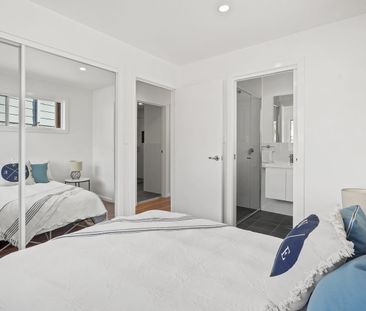 Sun-Filled cottage with balcony - Photo 4