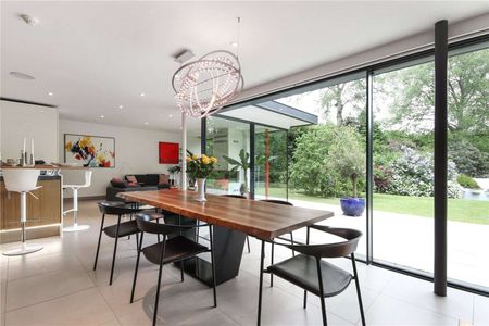 An impressive detached family home situated within an AONB and Green Belt. - Photo 3