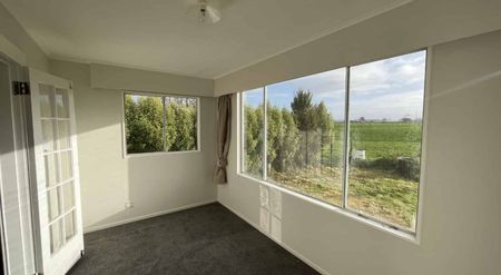 Classic Kiwi Farmhouse - Photo 5