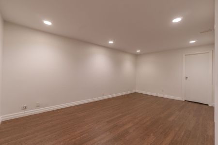 For Lease - 215-217 Carlton Street Unit# Unit 1, Toronto, Ontario - Photo 3
