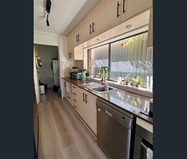 Cozy townhouse walking distance to Macquarie University - Photo 4