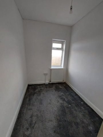 3 Bed Semi-Detached House, Oldroyd Crescent, LS11 - Photo 5