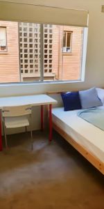 4 bed 2 bath - Photo 3