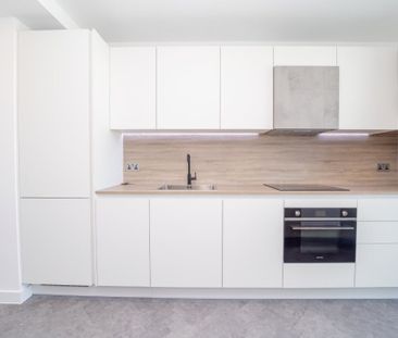 1 Bed Flat, Gillender St, E3 - Photo 2