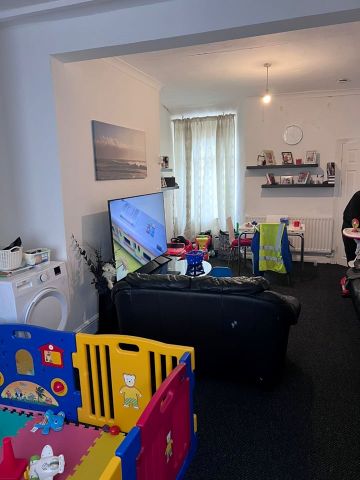 2 Bed Terraced House, Valencia Road, M7 - Photo 3