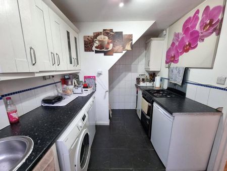 3 bedroom terraced house to rent - Photo 4