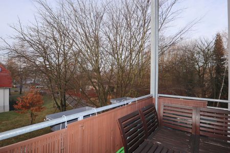 Ebersdorf • 2 Zimmer • Sonnenbalkon • Bad mit Wanne und Dusche • Stellplatz • Aufzug • TOP - Photo 2