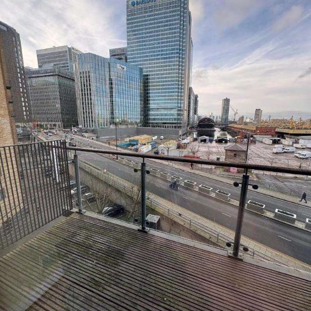 Boardwalk Place, Canary Wharf, London, E14 - Photo 1