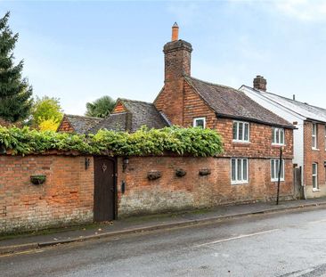 A quintessential cottage in the charming village of Brasted - Photo 4