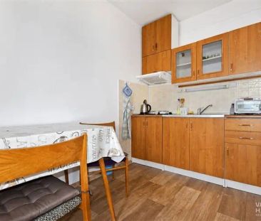 Světlý byt se zasklenou lodžií - Photo 3